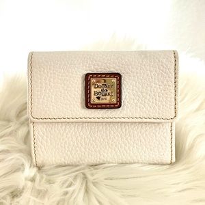 Like NEW!!! White Dooney & Bourke Pebble Leather Wallet